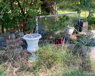 Flower pots and garden items 