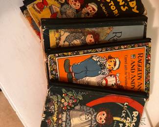 Got the keys today! Here is our initial walkthrough! Vintage hardcover books through. 