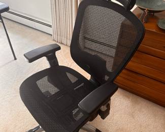 This is a GREAT HYKEN Office Chair! MINT condition! 