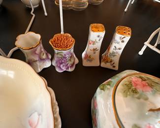 Lots of gold trim on many of the pieces! 