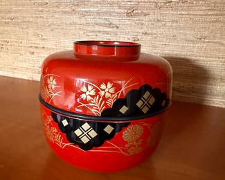 Got the keys today! Here is our initial walkthrough! A beautiful vintage lidded Raman bowl! 