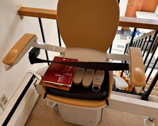 This is an ACORN 130 Curved Stair Lift! It's works perfectly and is in superb condition! The buyer will have to disassemble and remove. Does with manual and remotes! 