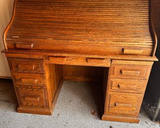  Nice Oak Roll Top Desk! Needs a but if TLC, but would make a fantastic Winter Project! 