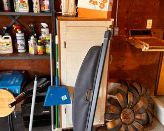 The black cargo cover is in MINT condition! I think it's universal. 