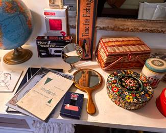 Lots of sewing items including several tins FILLED with buttons, vintage to new! 