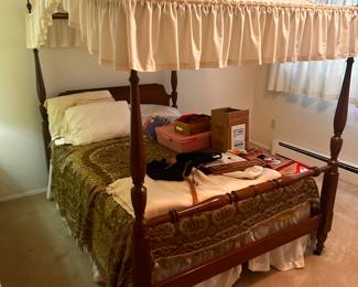 Got the keys today! Here is our initial walkthrough! A lovely mahogany canopy bed! Complete!!