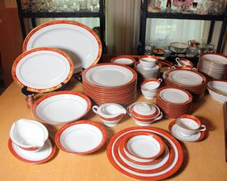 95 pcs. Noritake Goldhill