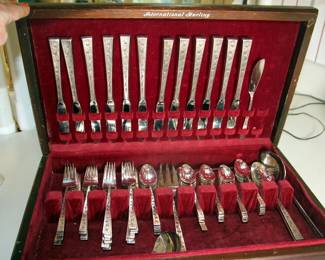 75 pcs. Rogers Bros. Silver Leaf