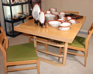 Mid Century Modern Blonde Oak table with 1 Leaf and 6 Chairs