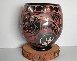 LOT# 8:  One-of-a-Kind Signed  Pottery Vessel from Mata Ortiz Village