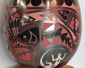 LOT# 8:  One-of-a-Kind Signed  Pottery Vessel from Mata Ortiz Village