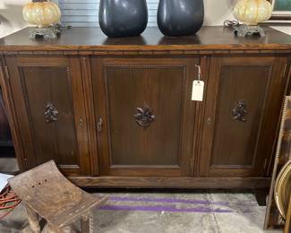 English Cabinet