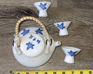 Japan Tea Pot 6in with Set of 3 Cups