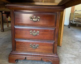 Bed side table/night stand