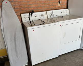 Gas dryer and washer but in working conditions. 