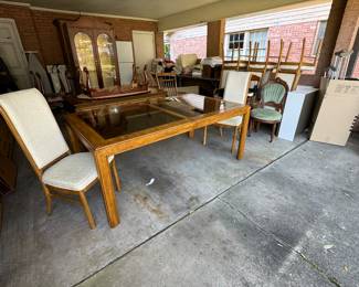 Dining table with two leaves and 8 chairs