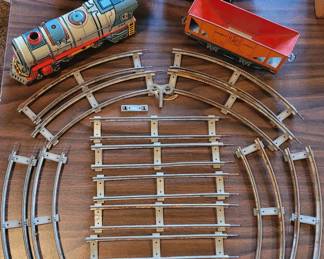 Unique Brand Trainset. Key included.  Train runs and whistle sounds. Enough track to make an oval. 
1950s.