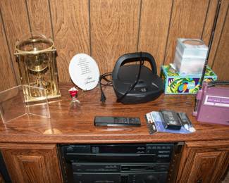 Clock, radio, cd player.