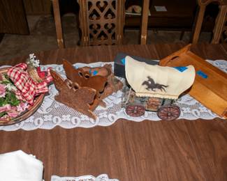 Napkin holder, tray set, décor.