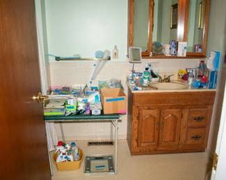 bathroom items, nice weight scale, mirrors.