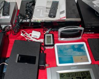 Bose wifi stereo, skyscan atomic clock, accurate indoor/outdoor temperature, LG DVR.