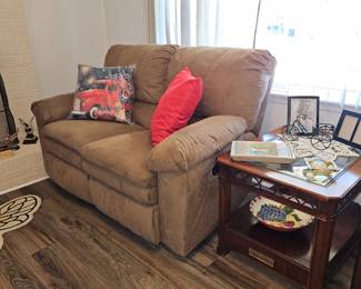Reclining Loveseat - 2 end tables
