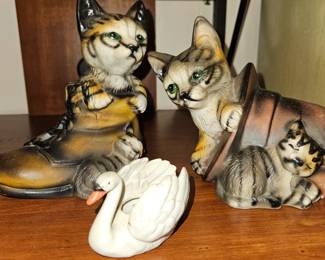 Cat figurines