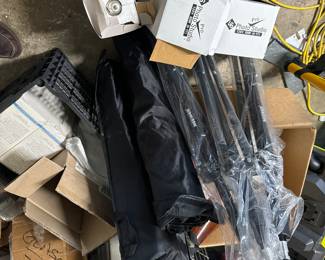 Neewer lighting kit - umbrellas, stands, lights, etc. 