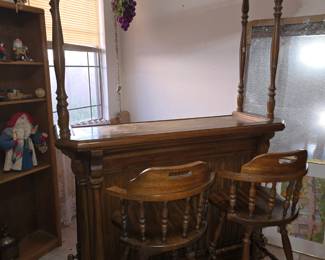 Bar with 2 bar stools