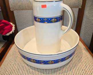 Bowl & pitcher 