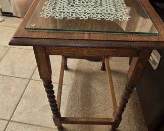 Spindled leg table