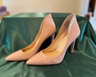 Jessica Simpson elegant taupe pumps with beautiful tall heel. Size 6.5.