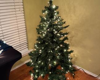 3 foot pre-lit Christmas tree.