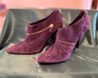 Nine West eggplant zippered shoe boots size 6.5.