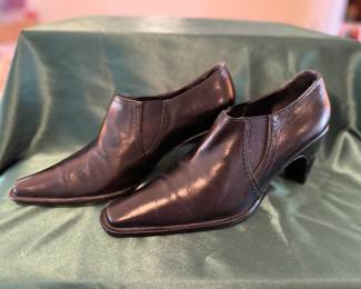 Stuart Weitzman size 6.5 shoe boots.