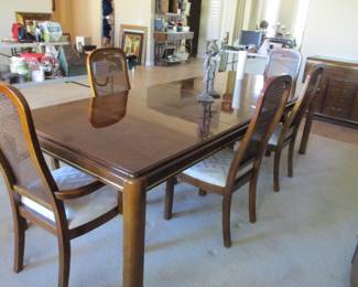 Thomasville Dining Room Table, 2 Leafs, 6  Chairs