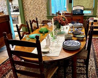 Large dining room table perfect for all those holiday meals! 