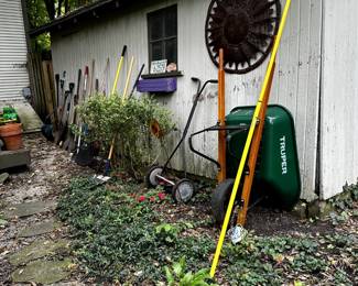 wheel barrel in great like new condition
