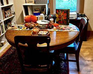 Nice very solid round table and chairs