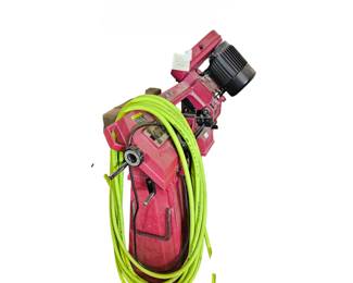 Metal cutting bandsaw with hose