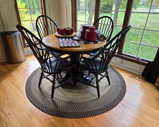 Table, 4 chairs and leaves