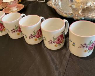 Mugs with roses