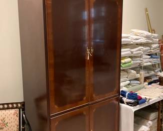 Entertainment armoire