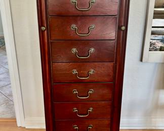 Jewelry dresser