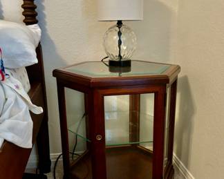 Wood/glass cabinet