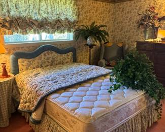 This whole matching bedroom is to die for! 
