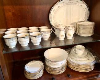 Never used Lenox “Abigail” dishes