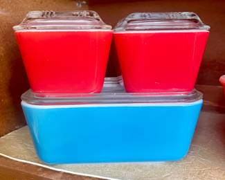 Pyrex refrigerator containers 