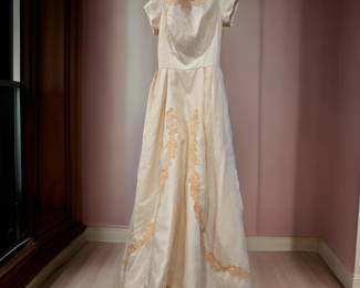 Vintage Wedding Gown $79 or bid #40