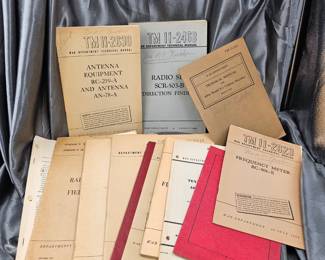 GROUPING OF TRAINING MANUALS ON US ARMY RADIO SETS